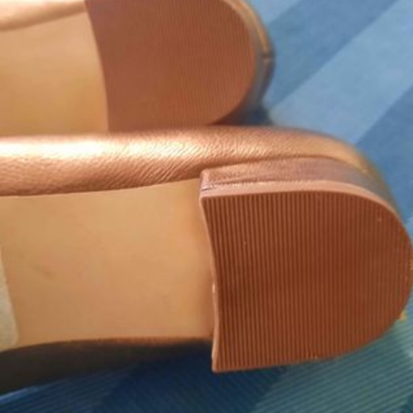 Franco Sarto gold shoes (6.5) (6) - Picture 3 of 4